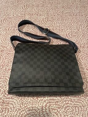 Louis Vuitton Damier Graphite Messenger Bag